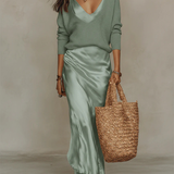 Solène | Robe satinée et pull en maille