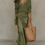 Solène | Robe satinée et pull en maille