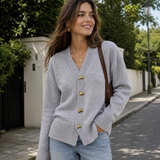 Violette | Cardigan Col en V, Maille Douce Boutonnée